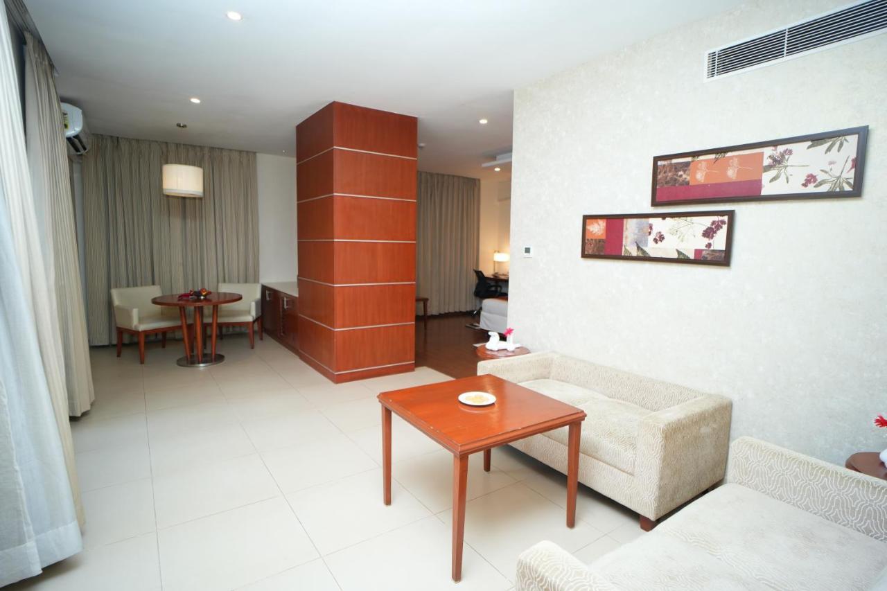 The Altruist Business Hotel Hitech Hyderabad Bagian luar foto